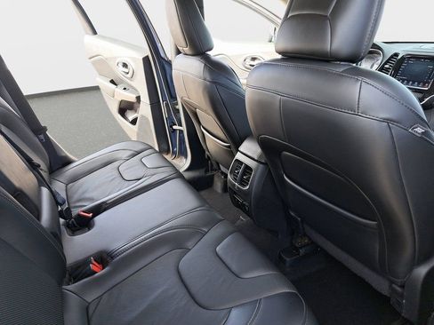 Used 2020 Jeep Cherokee Limited image 11