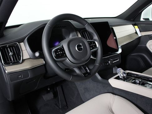 New 2026 Volvo XC90 B6 Plus w/ Protection Package image 8