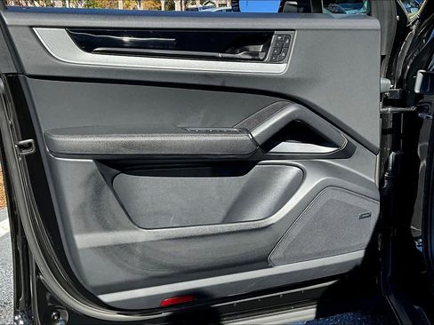 Used 2024 Porsche Cayenne image 58