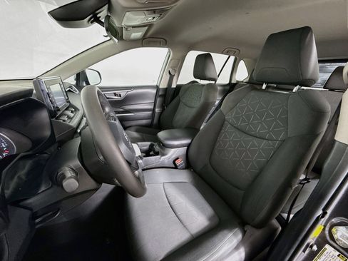Used 2021 Toyota RAV4 XLE AWD/4WD image 24