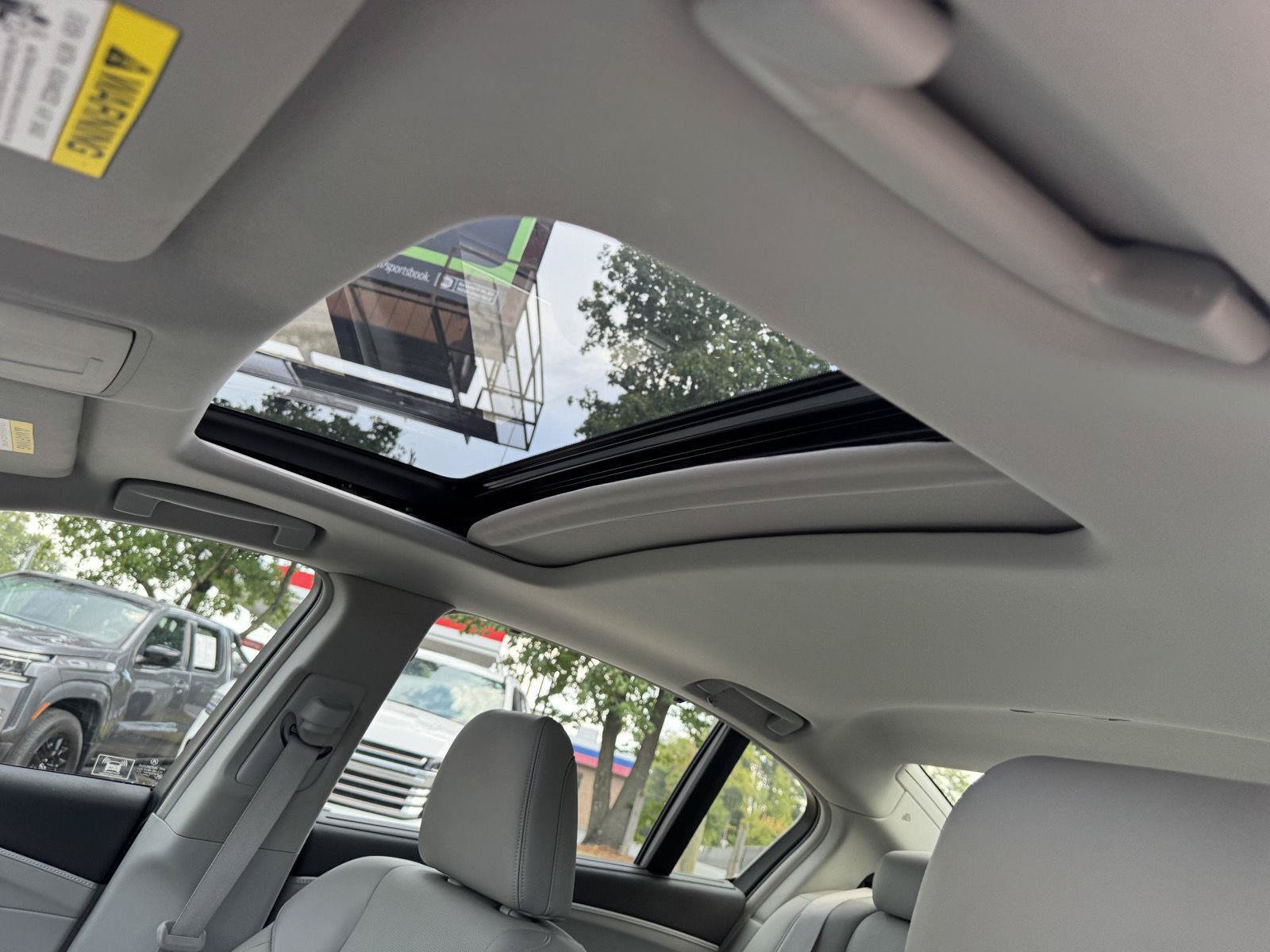 Used 2014 Acura RLX w/ Advance Package FWD image 5