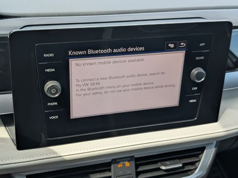 Used 2025 Volkswagen Taos SE w/ Panoramic Sunroof Package FWD image 28
