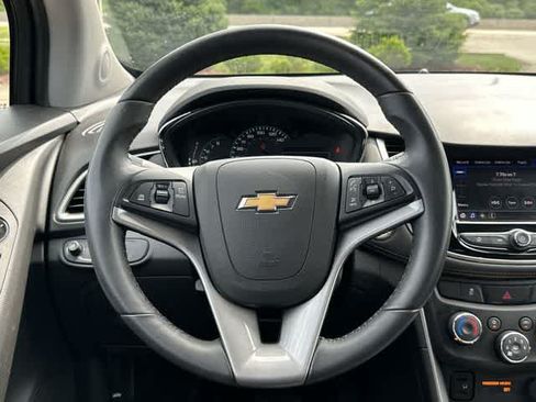 Used 2022 Chevrolet Trax LT w/ LT Convenience Package AWD/4WD image 7