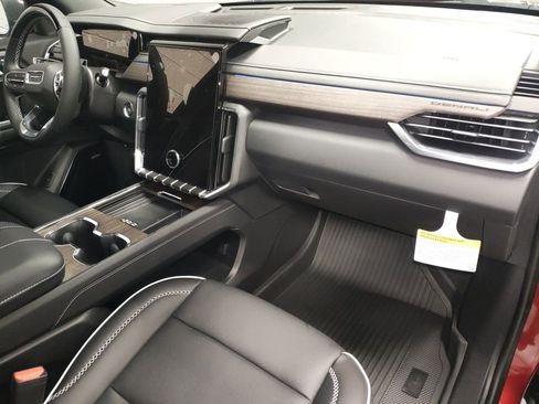 New 2026 GMC Acadia Denali w/ Super Cruise Package image 8