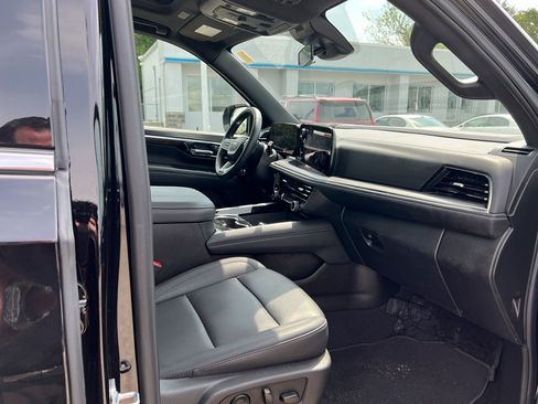Used 2025 Chevrolet Suburban LT w/ Sun And Tow Package AWD/4WD image 13