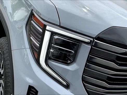Used 2025 GMC Sierra 1500 AT4 w/ AT4 Premium Package AWD/4WD image 36
