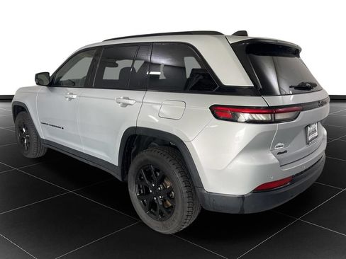 Used 2024 Jeep Grand Cherokee Altitude AWD/4WD image 3