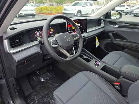 New 2026 Volkswagen Tiguan SE image 15