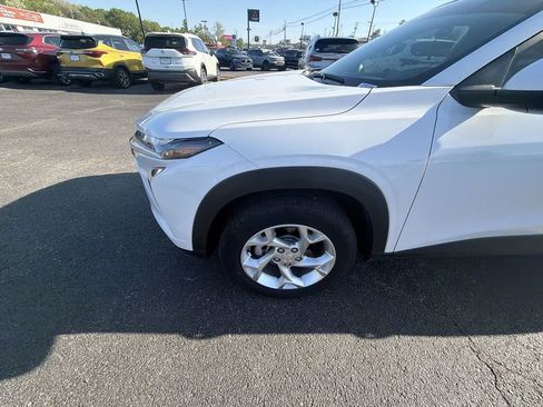 Used 2025 Chevrolet Trax LS w/ LS Convenience Package FWD image 10
