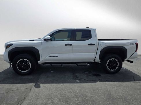 Used 2025 Toyota Tacoma TRD Off-Road image 6