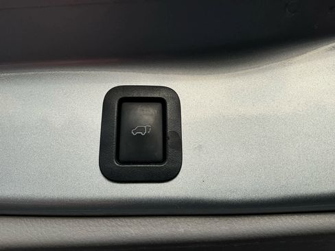 Used 2017 Toyota Highlander XLE image 33