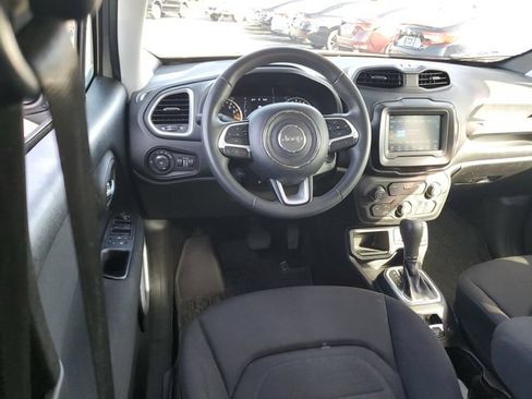 Used 2018 Jeep Renegade Latitude FWD image 10