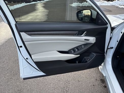 Used 2018 Honda Accord EX-L image 11