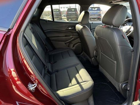 Used 2025 Chevrolet Trax RS image 10