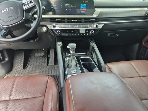 Used 2024 Kia Telluride EX w/ EX Captain's Chair Package FWD image 11
