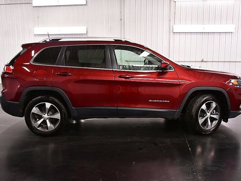 Used 2019 Jeep Cherokee Limited image 8