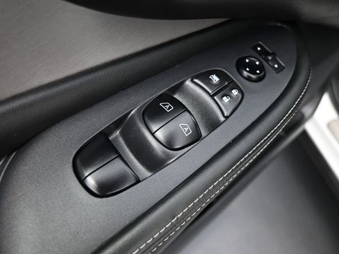 Used 2024 Nissan Murano SV w/ SV Midnight Edition Package image 4