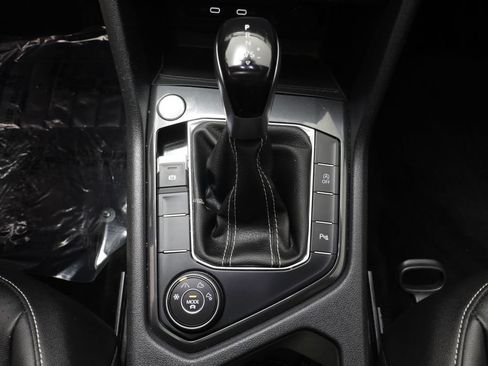 Certified 2023 Volkswagen Tiguan SE R-Line AWD/4WD image 12