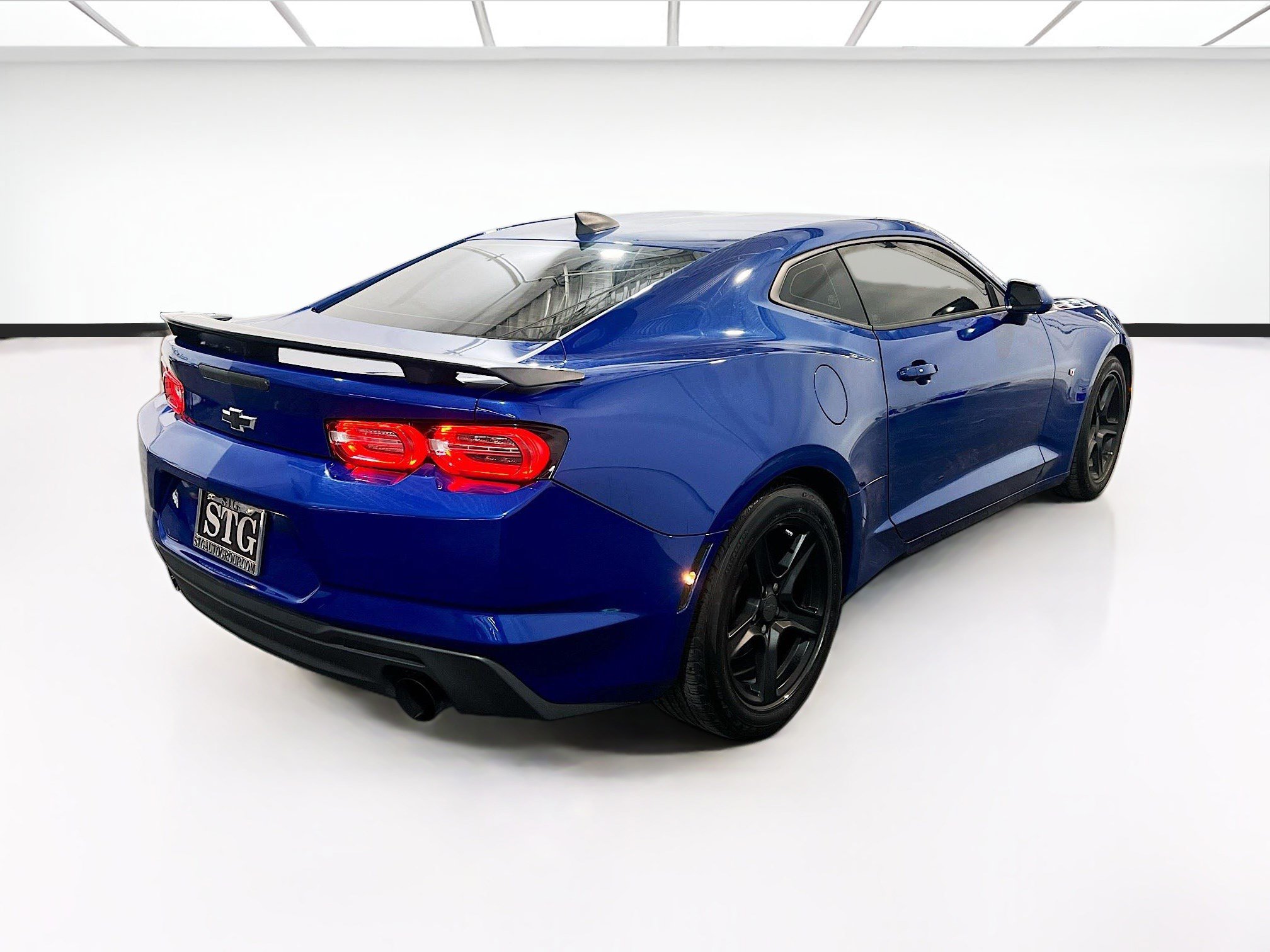 Used 2023 Chevrolet Camaro LT w/ Technology Package RWD image 4