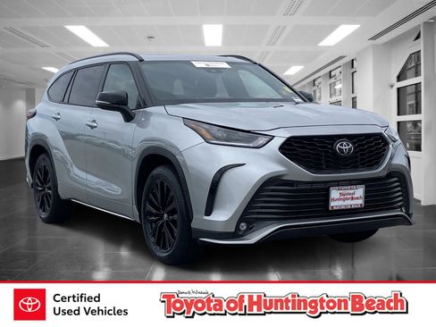 Certified 2025 Toyota Highlander XSE image 1