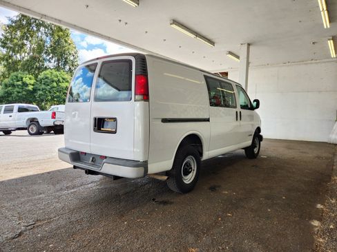 Used 2001 Chevrolet Express 3500 RWD image 3