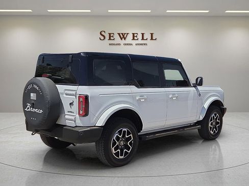 Used 2024 Ford Bronco Outer Banks AWD/4WD image 4