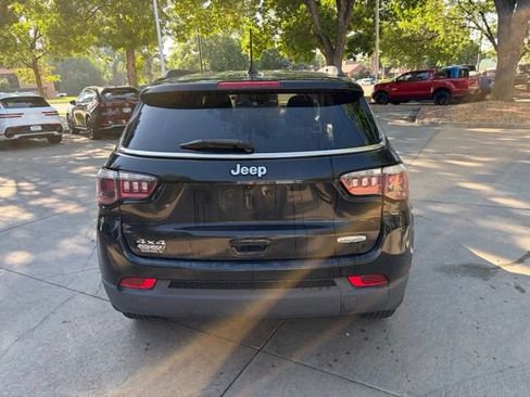 Used 2018 Jeep Compass Latitude w/ Popular Equipment Group AWD/4WD image 4