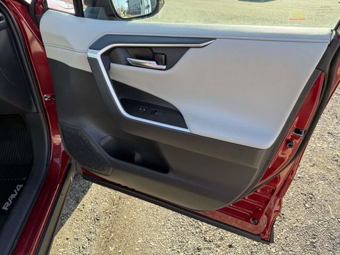 Used 2020 Toyota RAV4 Limited image 15