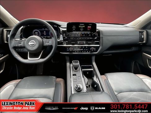 Used 2024 Nissan Pathfinder Platinum AWD/4WD image 7