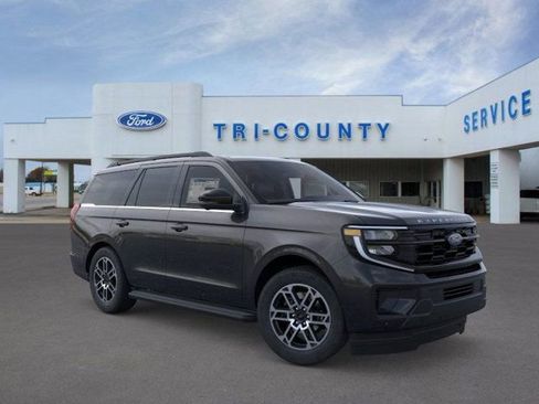 New 2025 Ford Expedition Active image 7