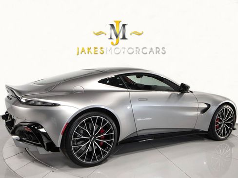 Used 2022 Aston Martin V8 Vantage Coupe image 10