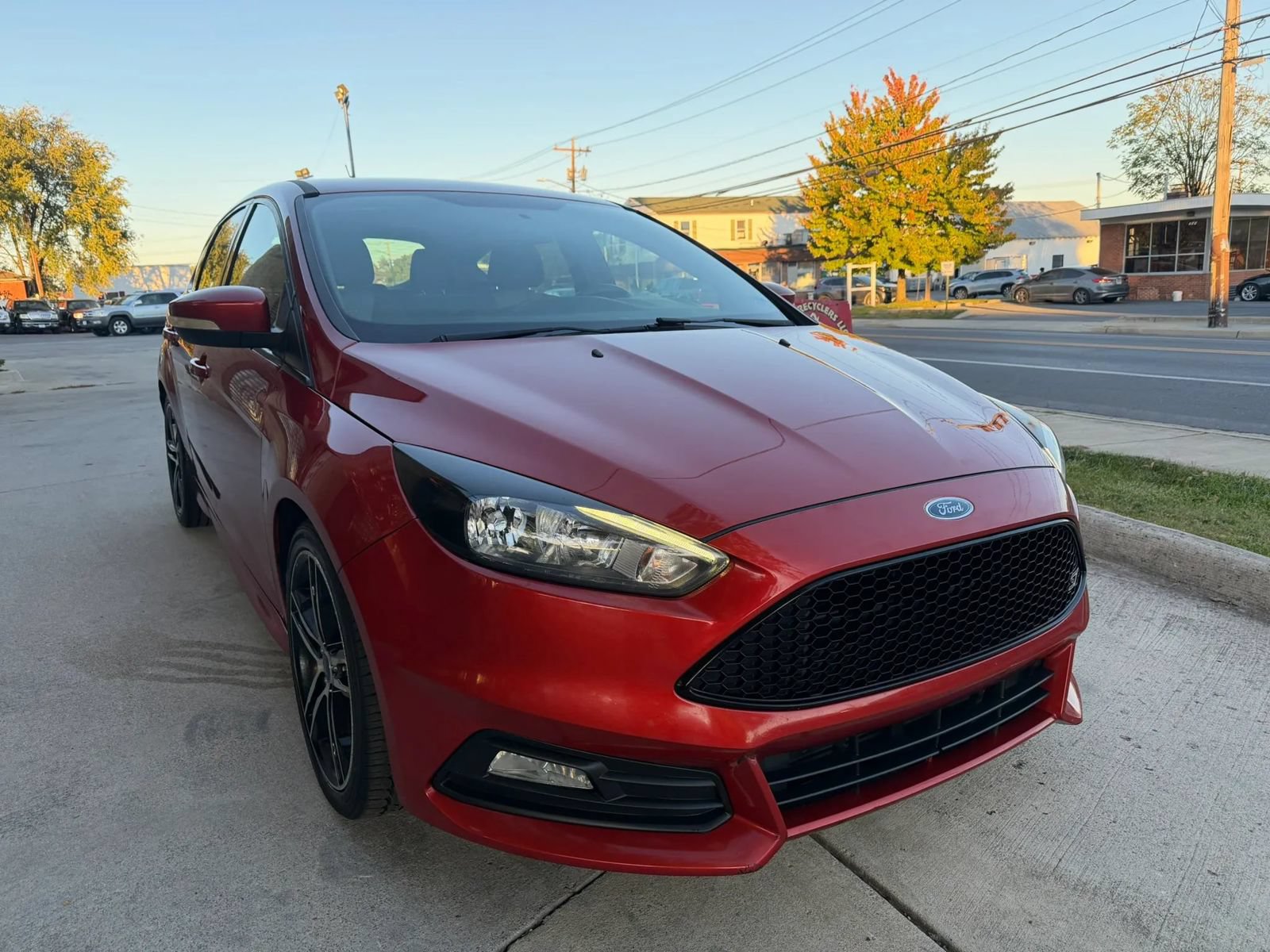 Used 2018 Ford Focus ST FWD image 4
