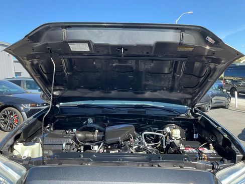 Used 2019 Toyota Tacoma SR5 image 12