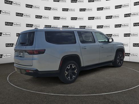 Used 2024 Jeep Wagoneer L Series III w/ Flexible Seating Group image 6