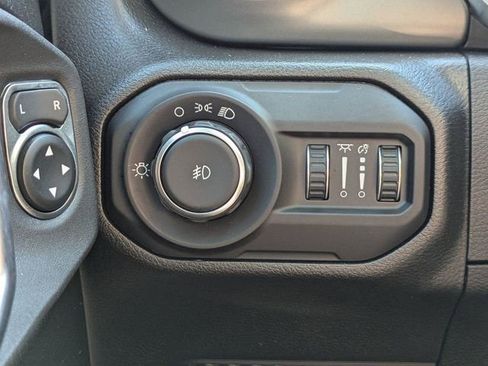 Used 2022 Jeep Wrangler Unlimited Sport image 24