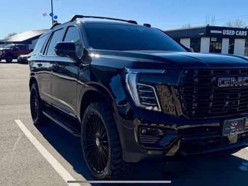 Used 2025 GMC Yukon Denali AWD/4WD image 3