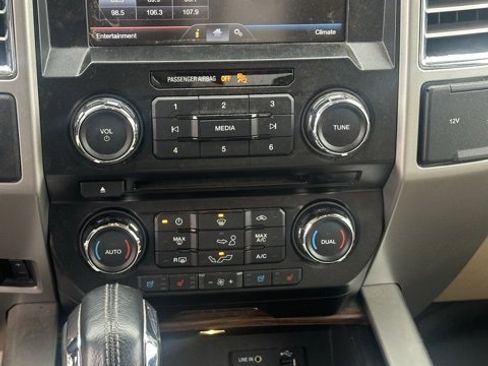 Used 2015 Ford F150 Lariat image 10