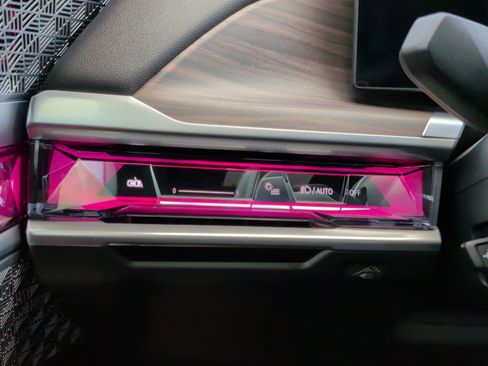 Certified 2023 BMW 760i xDrive w/ Executive Package image 23