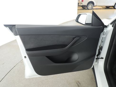 Used 2021 Tesla Model Y Performance image 8