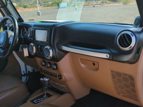 Used 2014 Jeep Wrangler Sahara w/ Dual Top Group AWD/4WD image 30