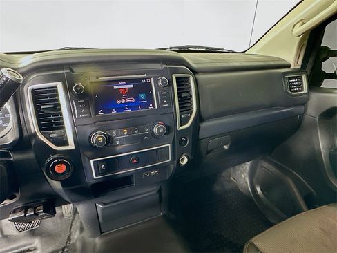 Used 2019 Nissan Titan S image 18