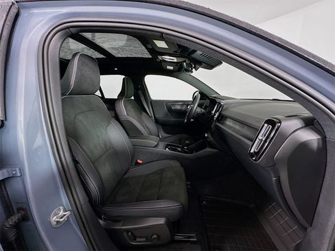 Used 2023 Volvo XC40 Recharge Plus image 28