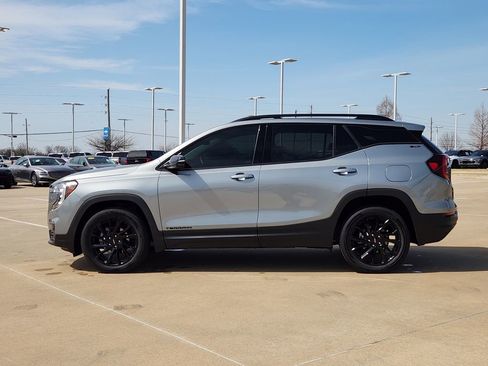 Used 2024 GMC Terrain SLT w/ Tech Package image 5