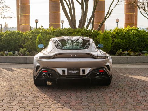 Used 2025 Aston Martin V8 Vantage Coupe image 36
