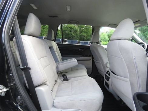 Used 2019 Honda Pilot EX image 16