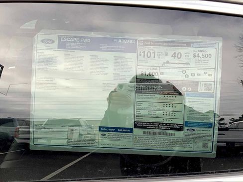 New 2025 Ford Escape SE image 17