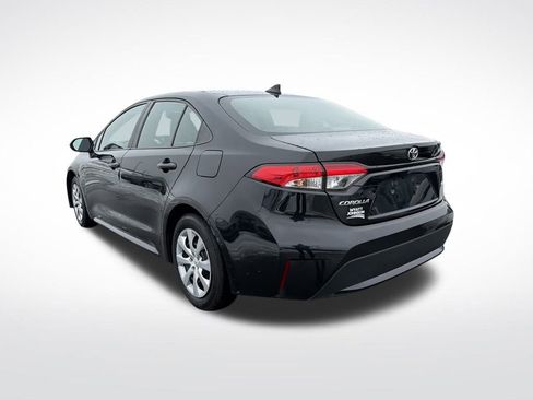 Used 2022 Toyota Corolla LE image 4