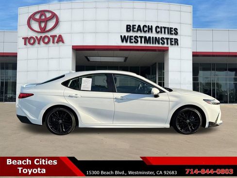 Certified 2025 Toyota Camry SE w/ Convenience Package image 15