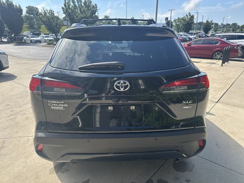 Used 2023 Toyota Corolla Cross XLE w/ Convenience Package AWD/4WD image 8