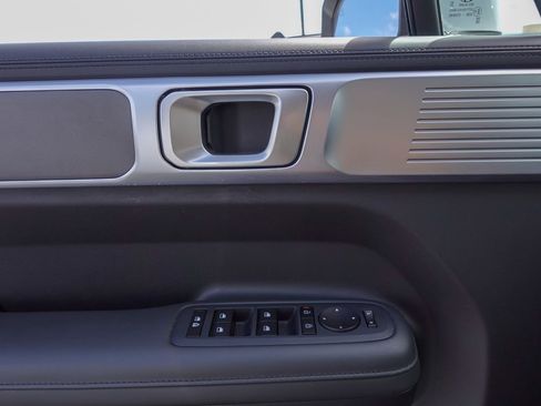 Used 2025 Hyundai Santa Fe SEL AWD/4WD image 15